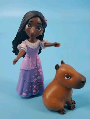 Disney  Mini Jakks Encanto  Isabela &  Capybara Madrigal Minature Figures